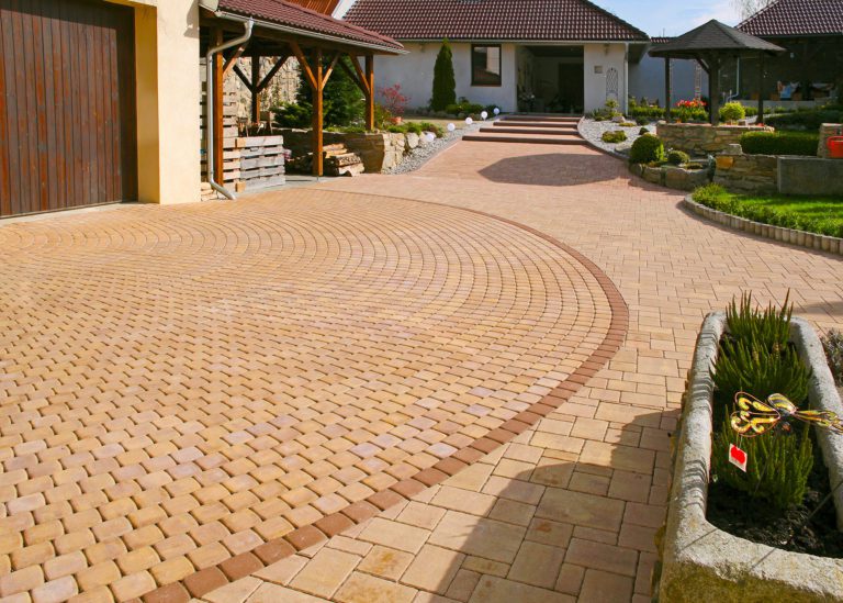 Zámková dlažba jižní Čechy